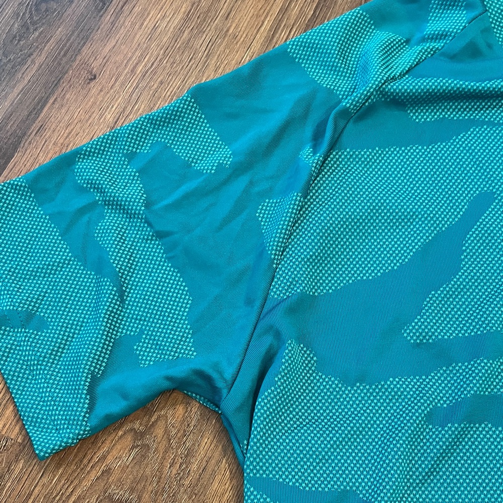 Under Armour Men's Turquoise / Blue / Green Camo Short Sleeve Tee - Picture 9 of 13